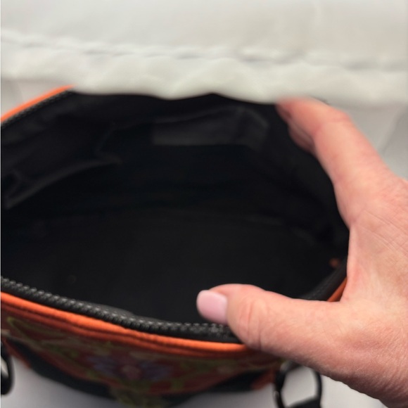 OOVOO Elegant Embroidered Shoulder Bag in Orange and Black - Picture 7 of 9